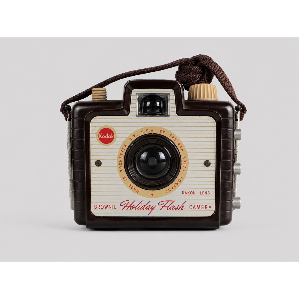 Vintage Kodak Brownie Holiday Flash Camera Brown Bakelite Dakon Lens 127 Film